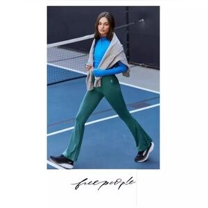 Free Peoplele Good Karma Flared Leggings in Emerald green size XS/S.